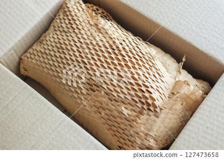 Eco friendly brown paper honeycomb wrap for product packaging parcel carton box Eco friendly brown paper honeycomb wrap for product packaging parcel carton box 127473658