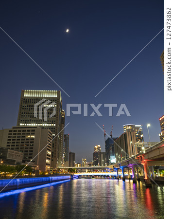 月光下的大阪 月光下的大阪 127473862