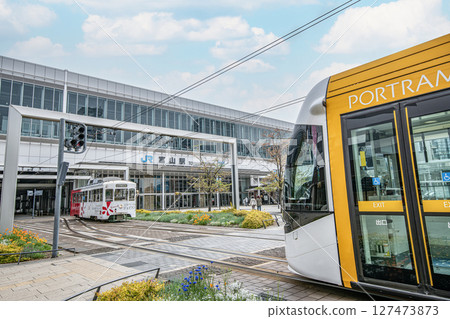 Toyama Light Rail train arriving at JR Toyama Station, Toyama City, Toyama Prefecture Toyama Light Rail train arriving at JR Toyama Station, Toyama City, Toyama Prefecture 127473873