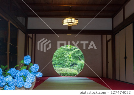 雨季天空下的鎌倉－紫陽花寺 127474032