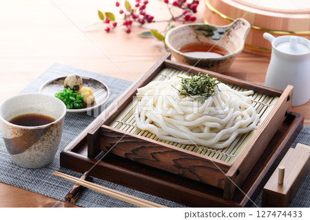 Chilled udon (zaru udon) Chilled udon (zaru udon) 127474433