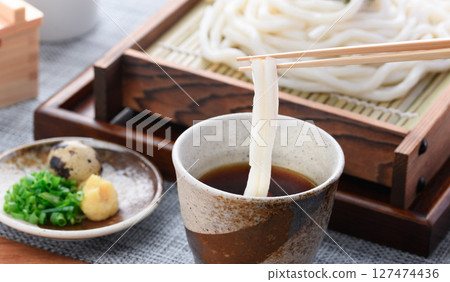 Chilled udon (zaru udon) Chilled udon (zaru udon) 127474436