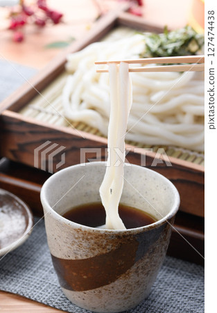 Chilled udon (zaru udon) Chilled udon (zaru udon) 127474438