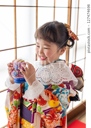 七、五三歲穿和服的可愛女孩 127474696