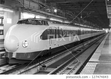Tohoku Shinkansen, "Aoba" No. 207, 200 series, 222-9, etc., Omiya, October 19, 1982 Tohoku Shinkansen, "Aoba" No. 207, 200 series, 222-9, etc., Omiya, October 19, 1982 127474843