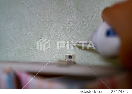 牆洞修補填縫劑 127474852