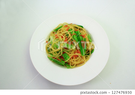 蝦仁捲心菜義大利麵 127476930