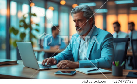 businessman working on a laptop 127478755