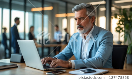 businessman working on a laptop 127478868