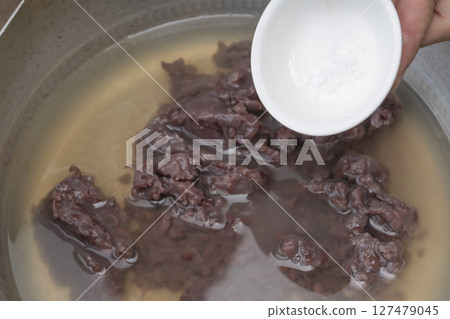 The process of making the summer Japanese sweet Mizu Yokan: Dissolving the red bean paste 127479045