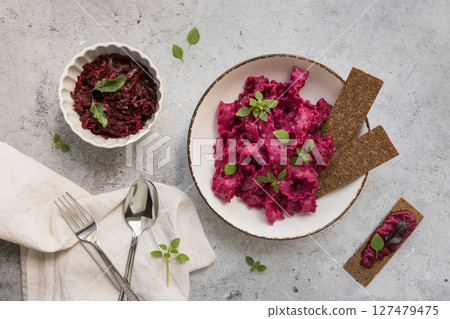 Vibrant Beetroot Salad, Perfectly Paired with Crunchy Crackers and Fresh Herbs 127479475