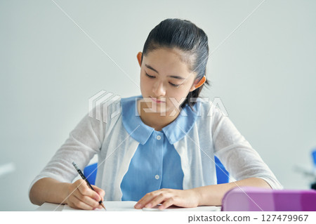 一個努力學習的女孩 127479967