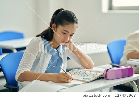 一個努力學習的女孩 一個努力學習的女孩 127479968