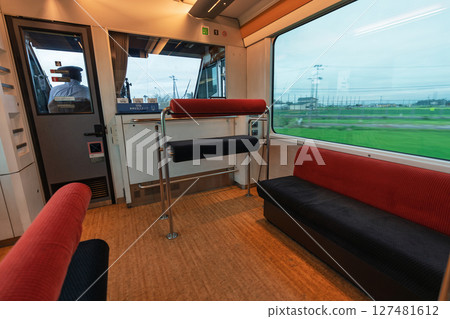 五能線「快速度假白神號」列車、青池編組、觀景室及活動空間、車內 五能線「快速度假白神號」列車、青池編組、觀景室及活動空間、車內 127481612