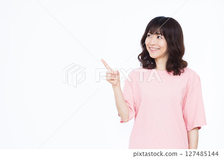 指著手指的女人 127485144