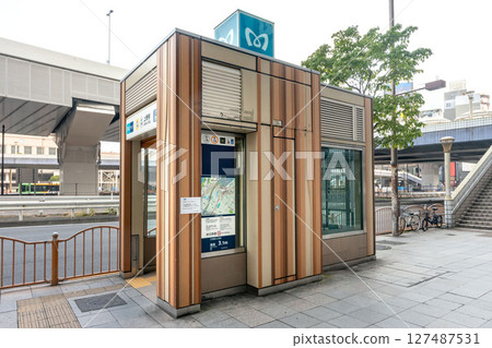 Ueno Station on the Tokyo Metro Ginza and Hibiya lines Ueno Station on the Tokyo Metro Ginza and Hibiya lines 127487531