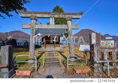 群馬縣榛名湖西南側的大沼大神神社 127487934