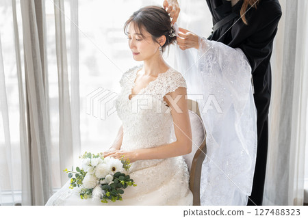 新娘婚禮髮型和化妝 127488323