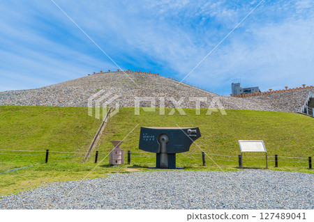 兵庫縣神戶市五色塚古墓的圓形土丘和蓋石 127489041