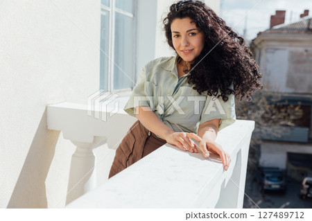 Portrait of a beautiful brunette woman in summer clothes 127489712