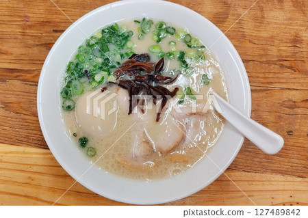 pork bone ramen 127489842