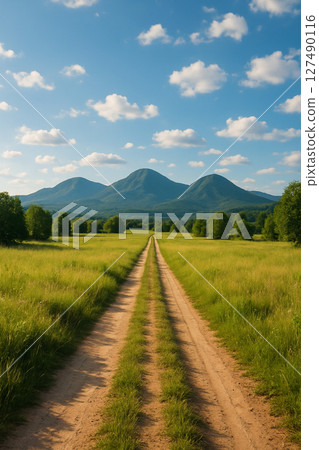 筆直的鄉村公路和綿延至夏日天空的山脈 127490116