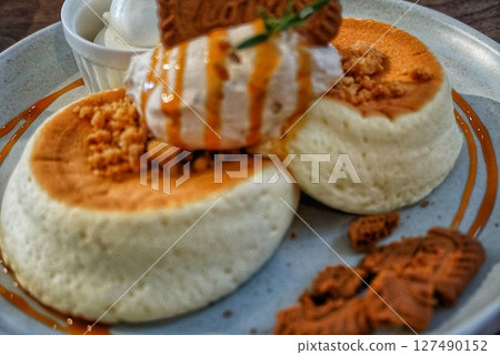 Delicious pancakes Delicious pancakes 127490152