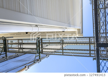 Exterior wall repair work for detached houses - Rain gutters 127491413