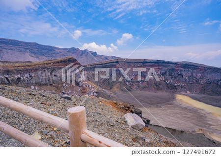 (Kumamoto Prefecture) Mount Aso - Agglutinate topography can be seen on the crater wall of Nakadake 127491672