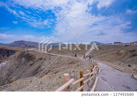 (熊本縣)阿蘇山 - 中岳火山口壁可見黏合地形 (熊本縣)阿蘇山 - 中岳火山口壁可見黏合地形 127491680