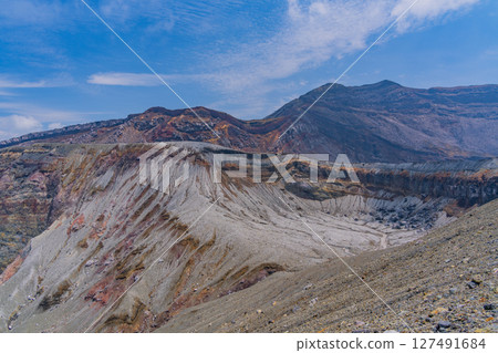 (Kumamoto Prefecture) Mount Aso - Agglutinate topography can be seen on the crater wall of Nakadake 127491684