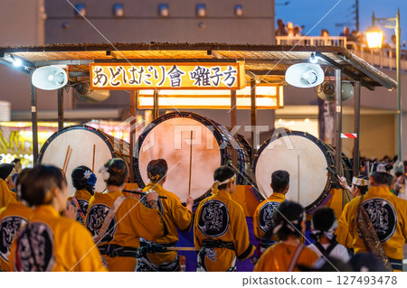 五所川原立佞武多祭的音樂家們以精彩的表演為祭典增添了活力 127493478
