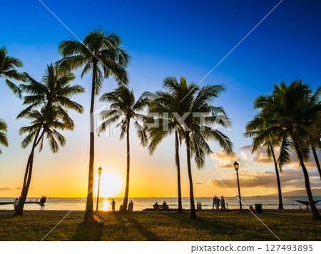 太陽套夏威夷威基基海灘 127493895