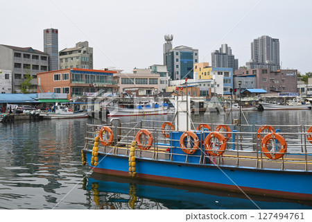 [Korea/Gangwon Province] A ferry boat connecting Abai Village and Sokcho mainland 127494761