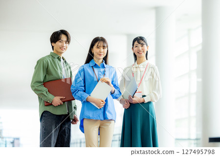 工作的商務人士 127495798