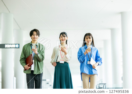 Business woman with a smartphone 127495836