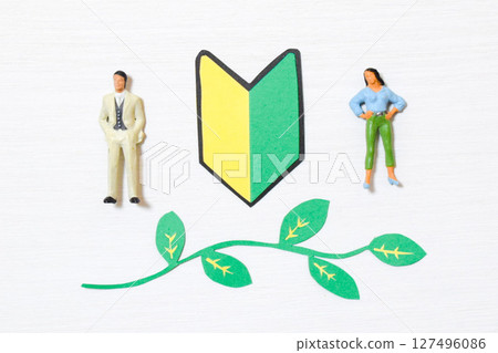 初學者標記和男性和女性商人 127496086