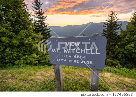 Mount Mitchell overlook on Blue Ridge Parkway. Scenic drive road trip in North Carolina Appalachian mountains 127496598
