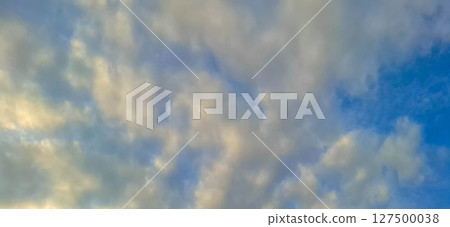 Evening sky with yellowish-gray clouds. 127500038