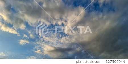 Evening sky with yellowish-gray clouds. 127500044