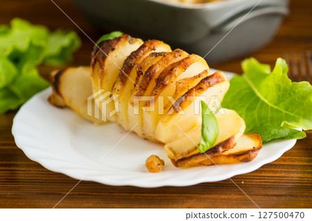 A hearty dish - potatoes from the oven with lard 127500470