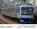 橫濱港未來鐵道Y500系列本地列車開往元町·中華街 127503095