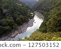 Hozu River Valley in Arashiyama, Kyoto 127503152