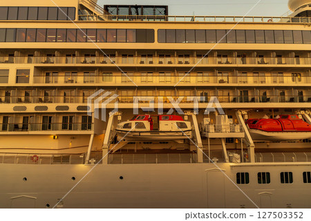 Cruise ship workers thanked for risking their lives during inspection Cruise ship workers thanked for risking their lives during inspection 127503352