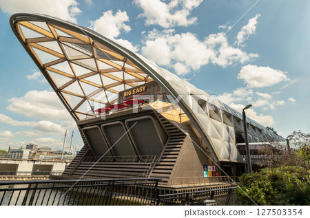 the distinctive Lattice Roof structure of Crossrail Place at Canary Wharf tube station. 127503354