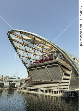 the distinctive Lattice Roof structure of Crossrail Place at Canary Wharf tube station. the distinctive Lattice Roof structure of Crossrail Place at Canary Wharf tube station. 127503372