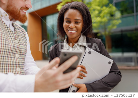 Colleagues are collaborating together outside of their office space using modern technology Colleagues are collaborating together outside of their office space using modern technology 127505127