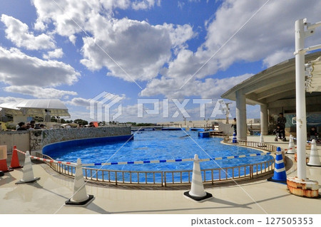 Aquarium pool and blue sky Aquarium pool and blue sky 127505353