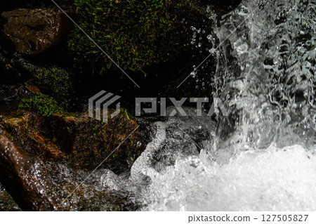 [Water Splash] Water Splash from a Mountain Stream [Nagano Prefecture] 127505827