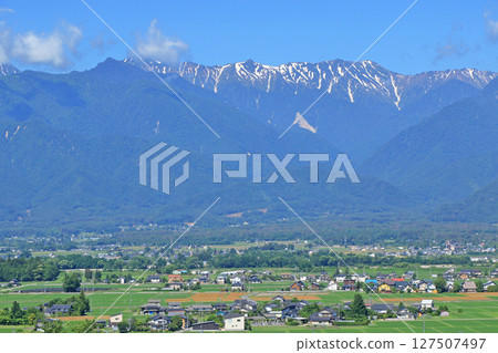 Azumino在初夏和北阿爾卑斯山 Azumino在初夏和北阿爾卑斯山 127507497